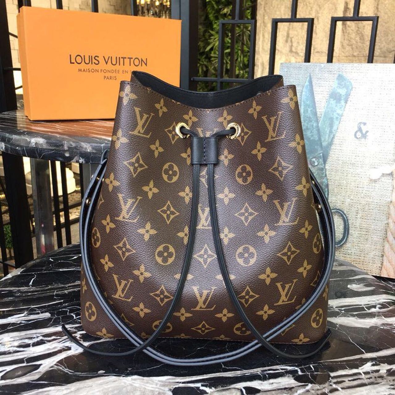 LV NeoNoe MM Bucket Bag Monogram Canvas Black For Women, WomenÃ¢â‚¬â„¢s Handbags, Shoulder And Crossbody Bags 10.2in/26cm LV M44020
