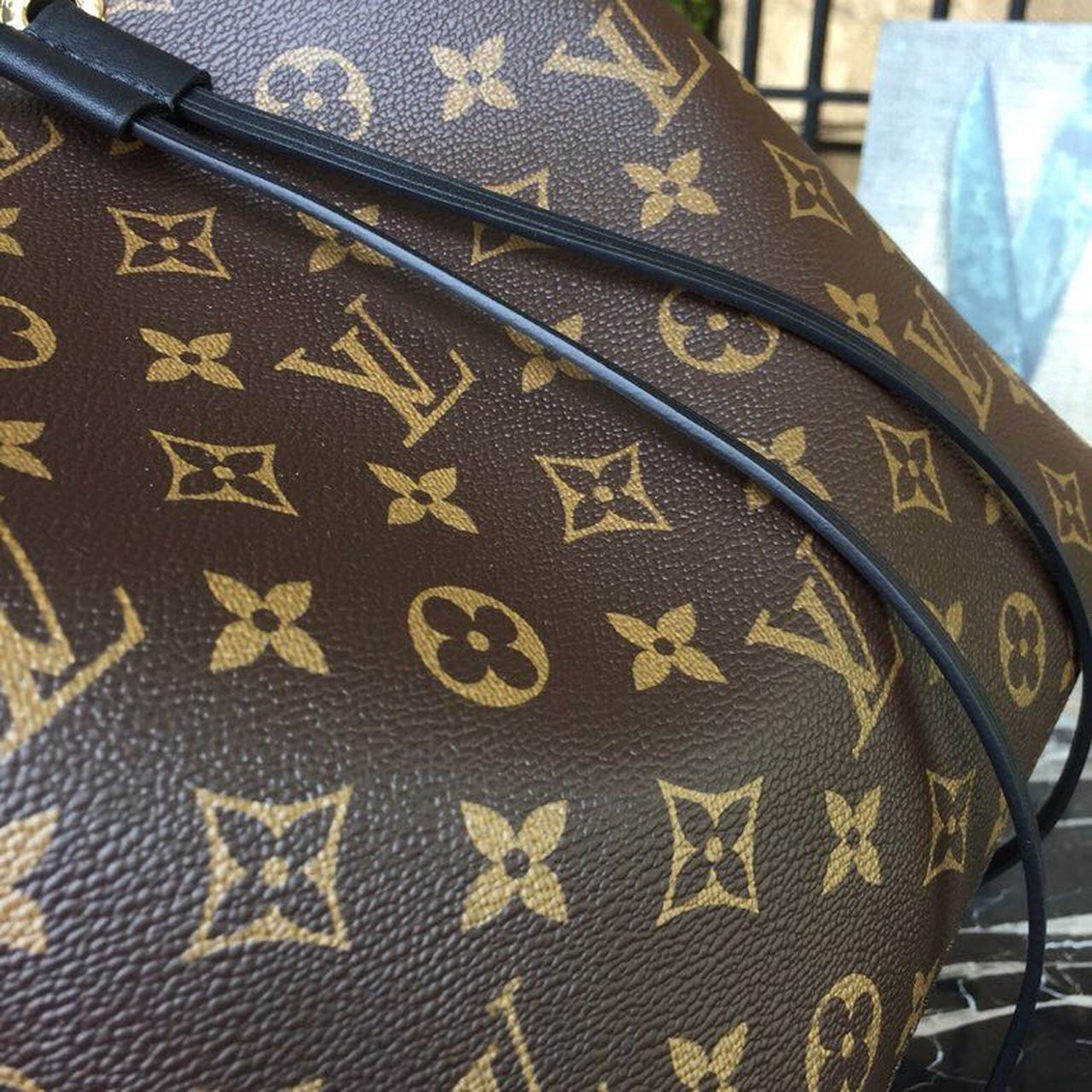 LV NeoNoe MM Bucket Bag Monogram Canvas Black For Women, WomenÃ¢â‚¬â„¢s Handbags, Shoulder And Crossbody Bags 10.2in/26cm LV M44020