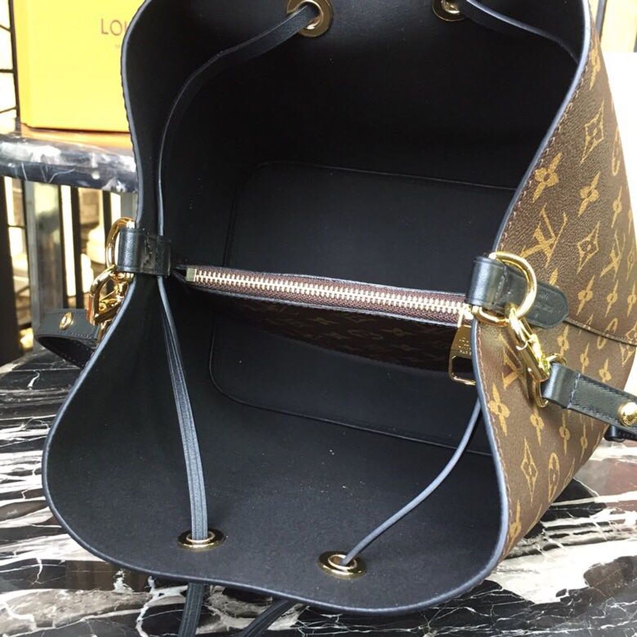 LV NeoNoe MM Bucket Bag Monogram Canvas Black For Women, WomenÃ¢â‚¬â„¢s Handbags, Shoulder And Crossbody Bags 10.2in/26cm LV M44020