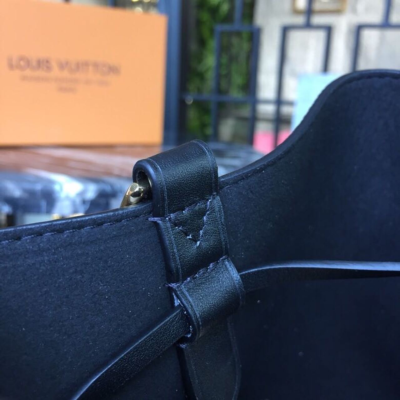 LV NeoNoe MM Bucket Bag Monogram Canvas Black For Women, WomenÃ¢â‚¬â„¢s Handbags, Shoulder And Crossbody Bags 10.2in/26cm LV M44020