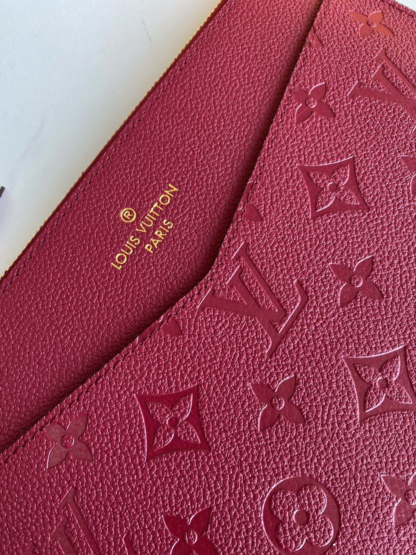 EN - New Arrival Wallet LUV 061