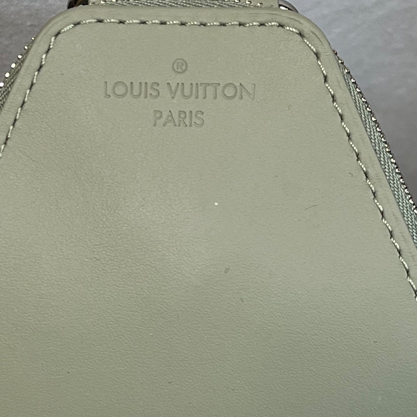 LOUIS VUITTON Avenue Slingbag Monogram Canvas Crossbody