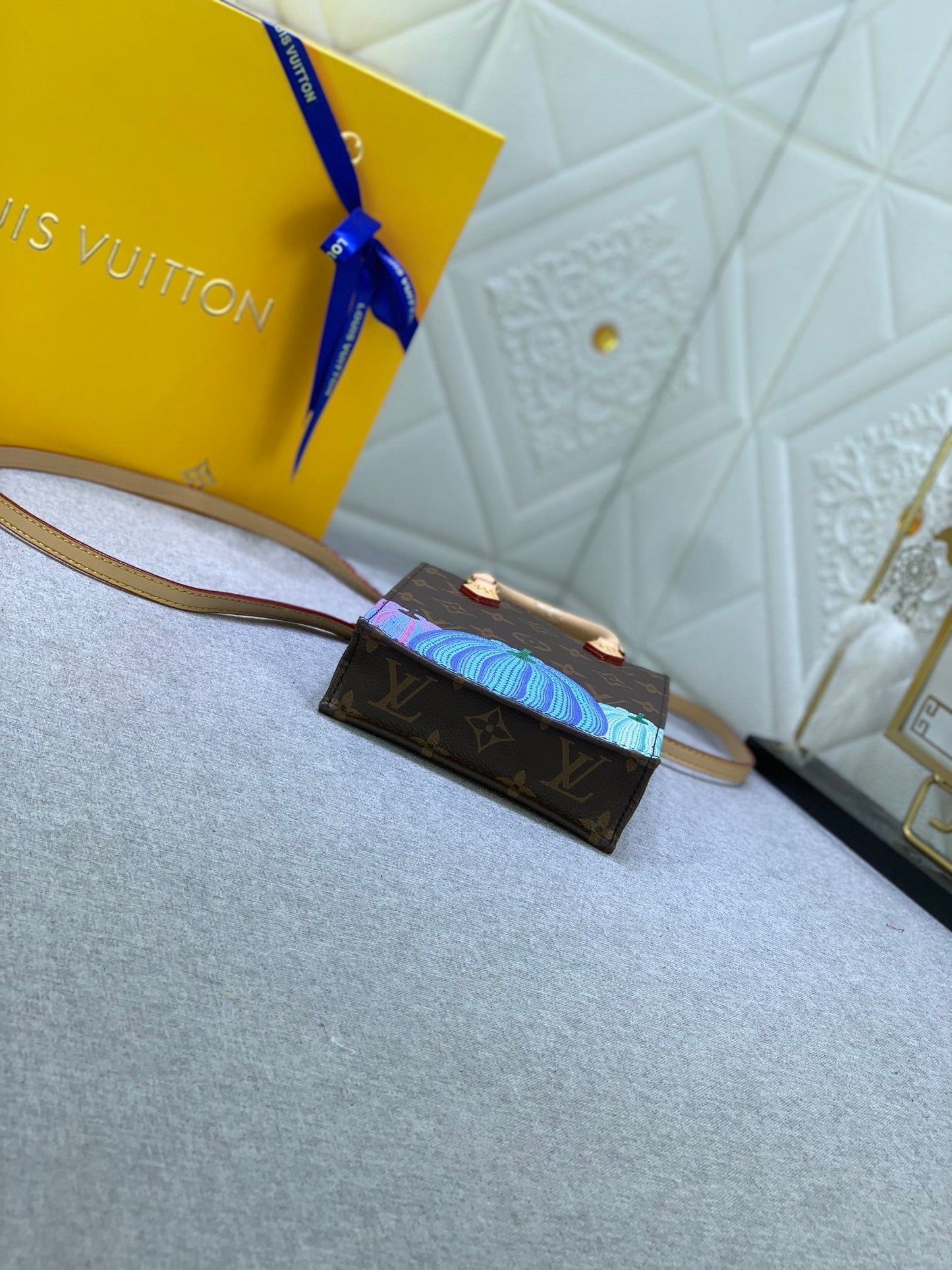 EN - Luxury Bags LUV 821