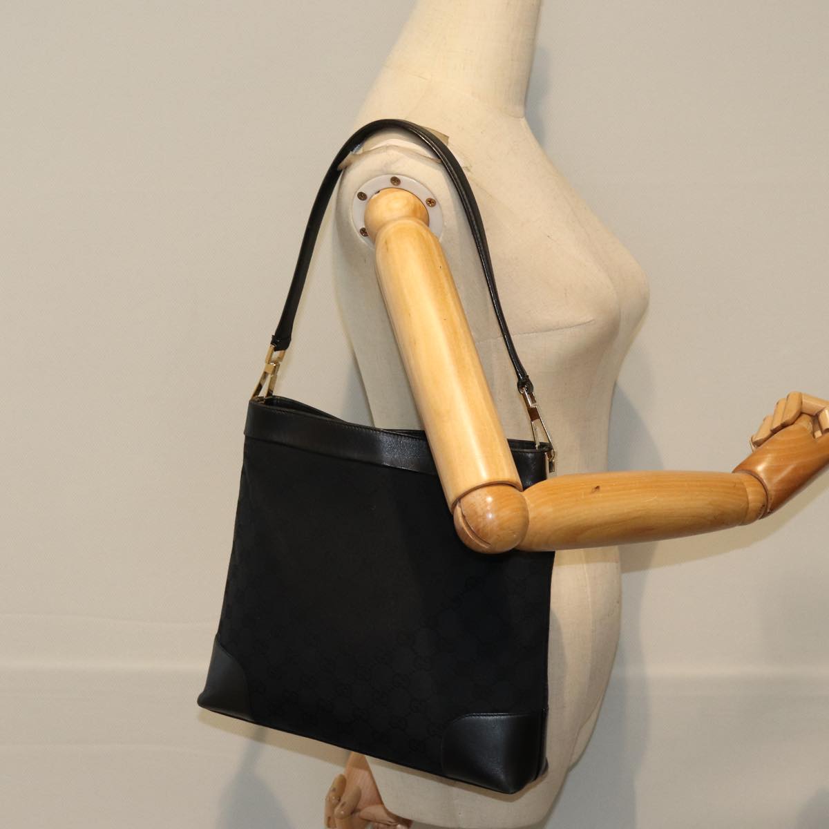 GUCCI GG Canvas Shoulder Bag Black 001 4231 75599
