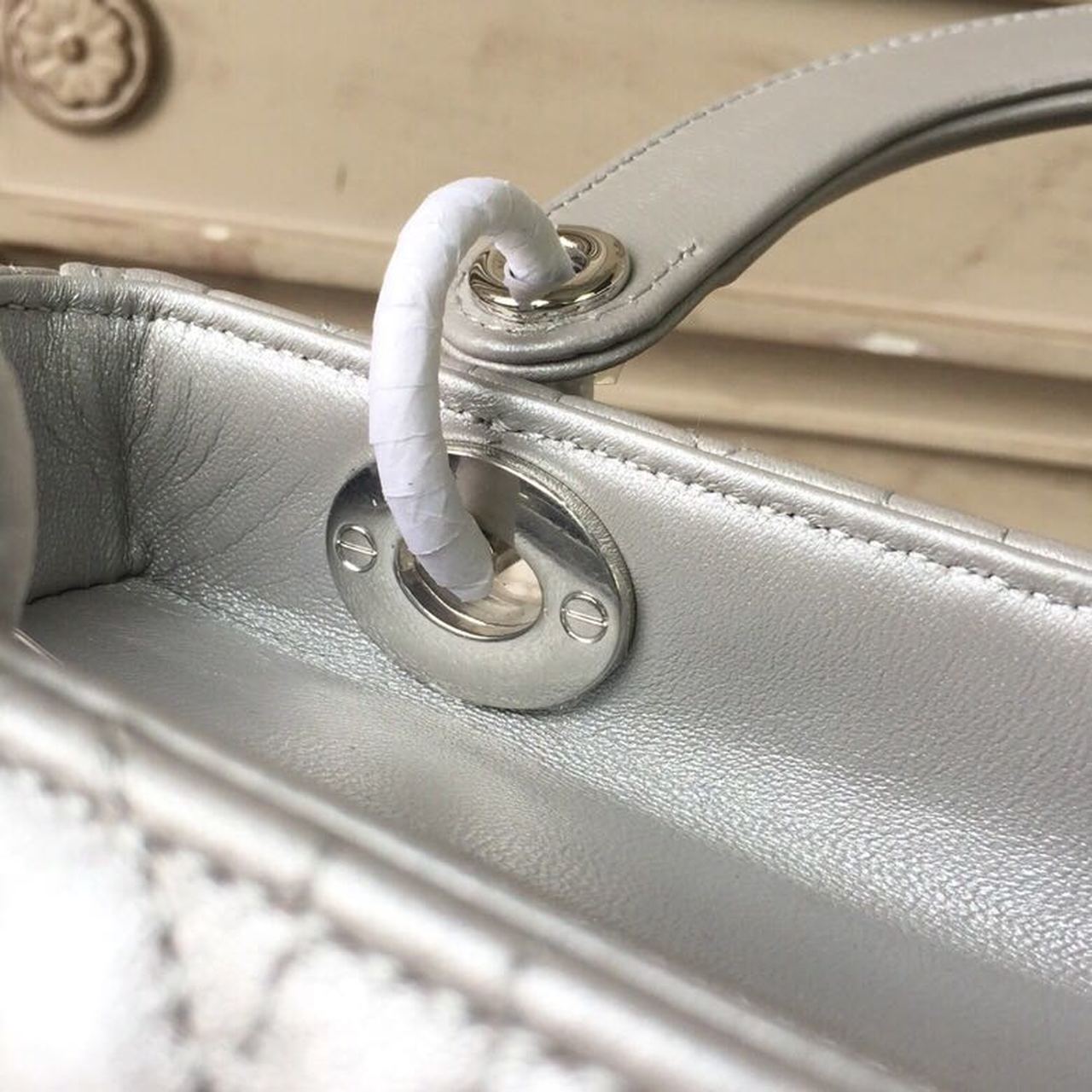 GLAMI MeGLAMIum Opaline Gray PearlesGLAMInt Cannage Lady Bag Hardware Pearl Gold For Women 9.5in/24cm CD