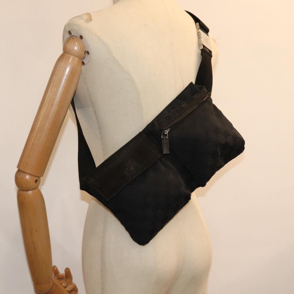 GUCCI GG Canvas Waist bag Black 75886