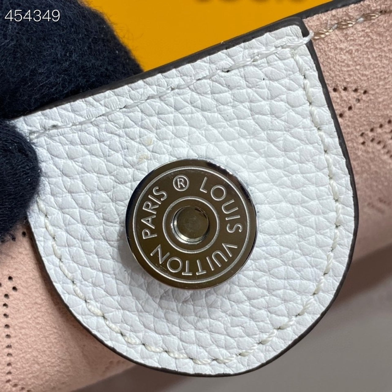 LV Hina PM Bag 22cm Mahina Calfskin Leather Spring/Summer Collection M57858 GraGLAMIent Pink