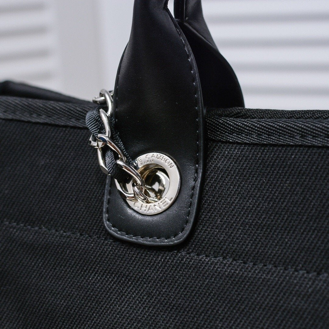 Designer bags by Chanel 086