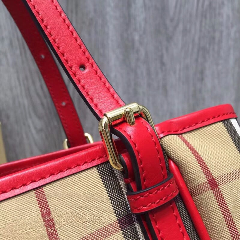 GLAMI The Small Canter Horseferry Check Tote Red For Women, WomenÃ¢â‚¬â„¢s Bags 11.6in/29.5cm