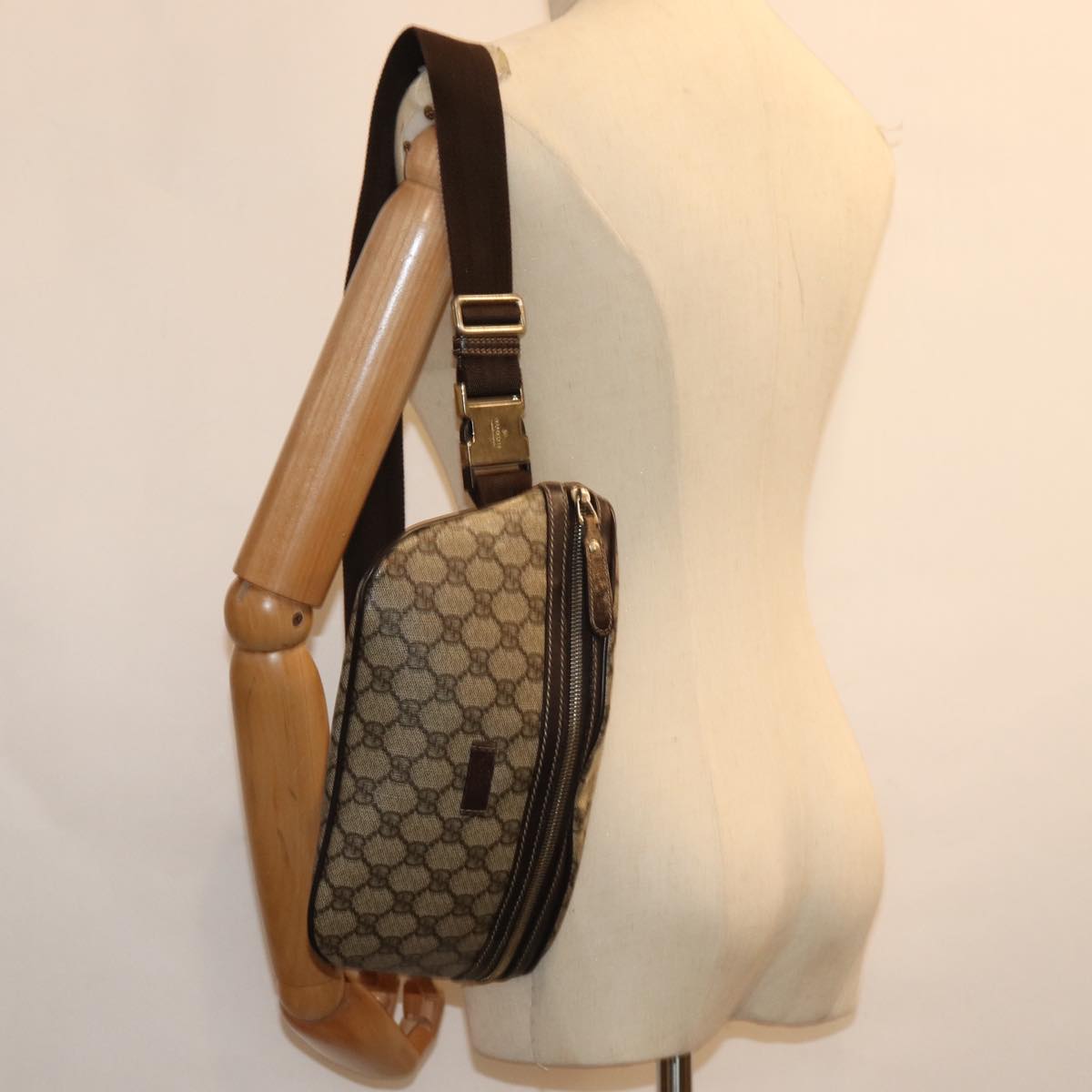 GUCCI GG Supreme Body Bag PVC Beige 233269 76658