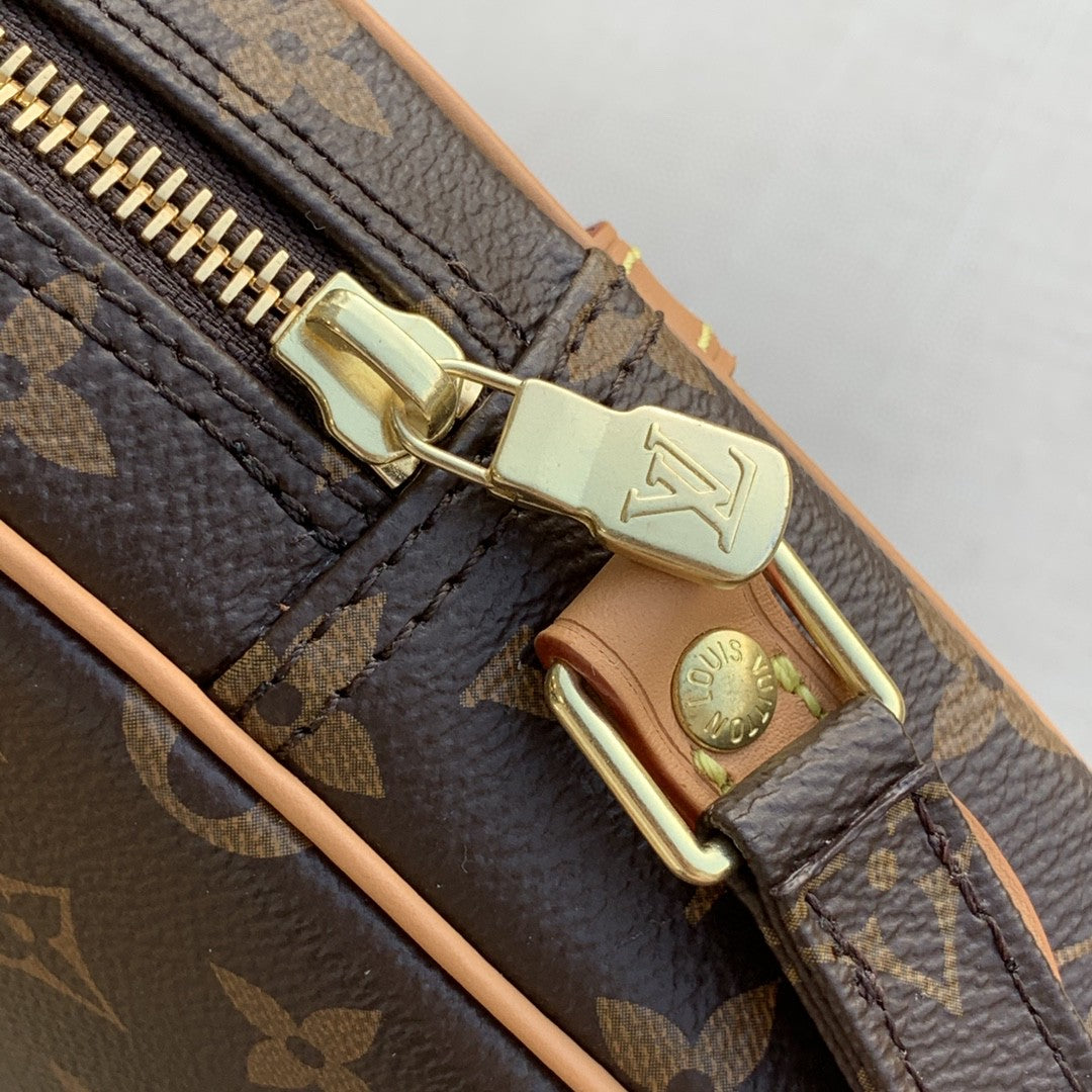 LV Danube Monogram Canvas For Women, WomenÃ¢â‚¬â„¢s Bags, Shoulder Bags 8.3in/21cm LV M45266