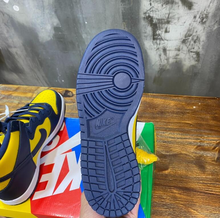 SAMC - NKE Shoes - 1684