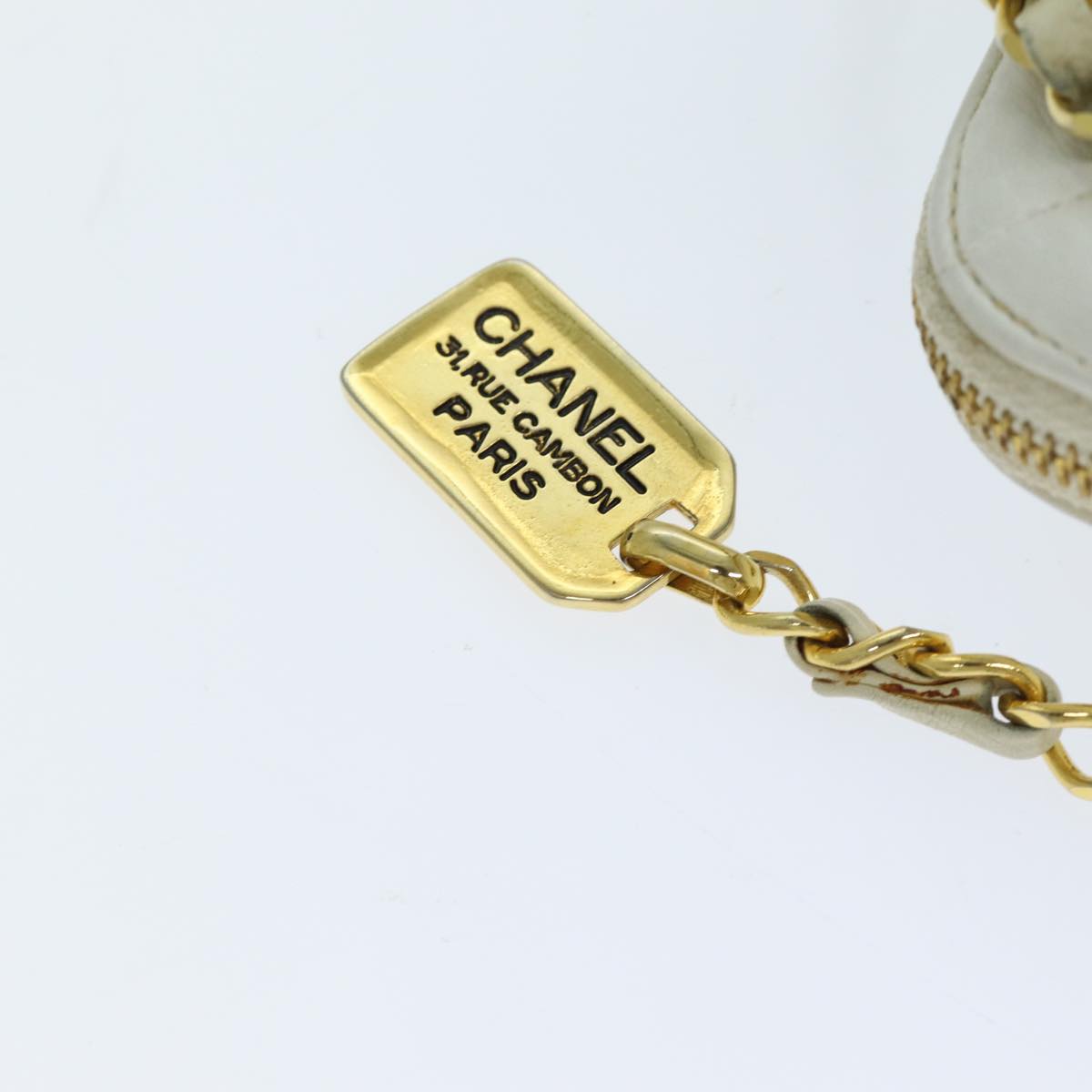 CHANEL Matelasse Chain Shoulder Bag Leather White CC 77469