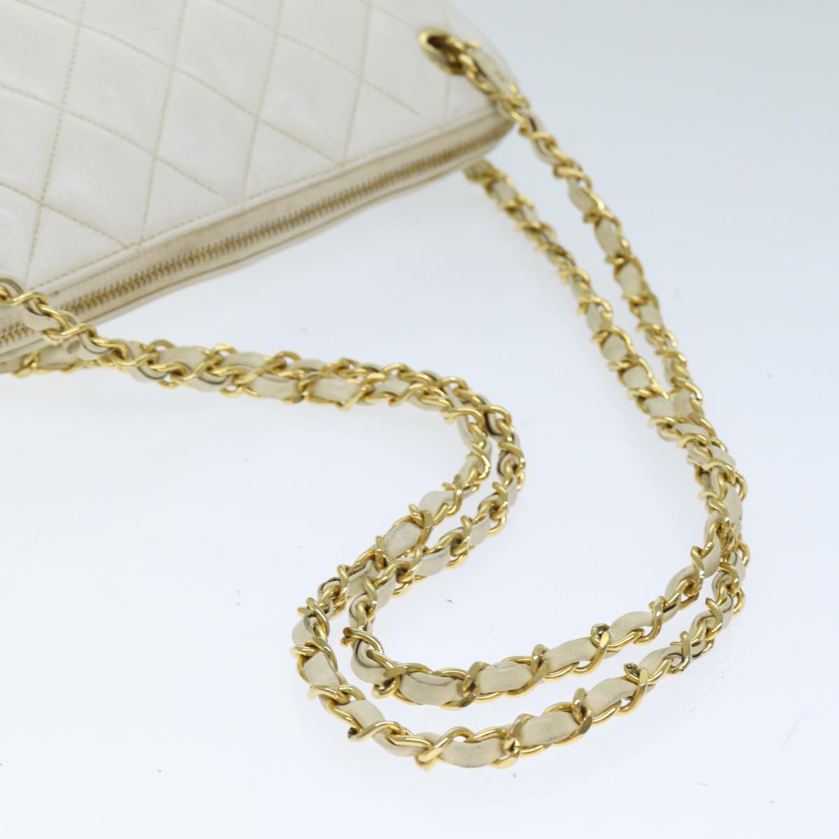 CHANEL Matelasse Chain Shoulder Bag Leather White CC 77469