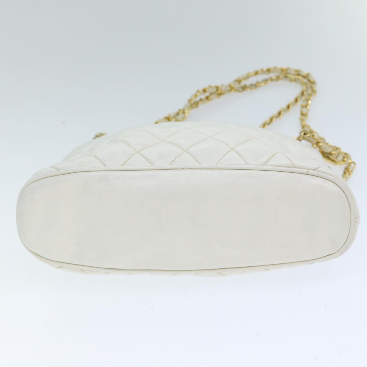CHANEL Matelasse Chain Shoulder Bag Leather White CC 77469