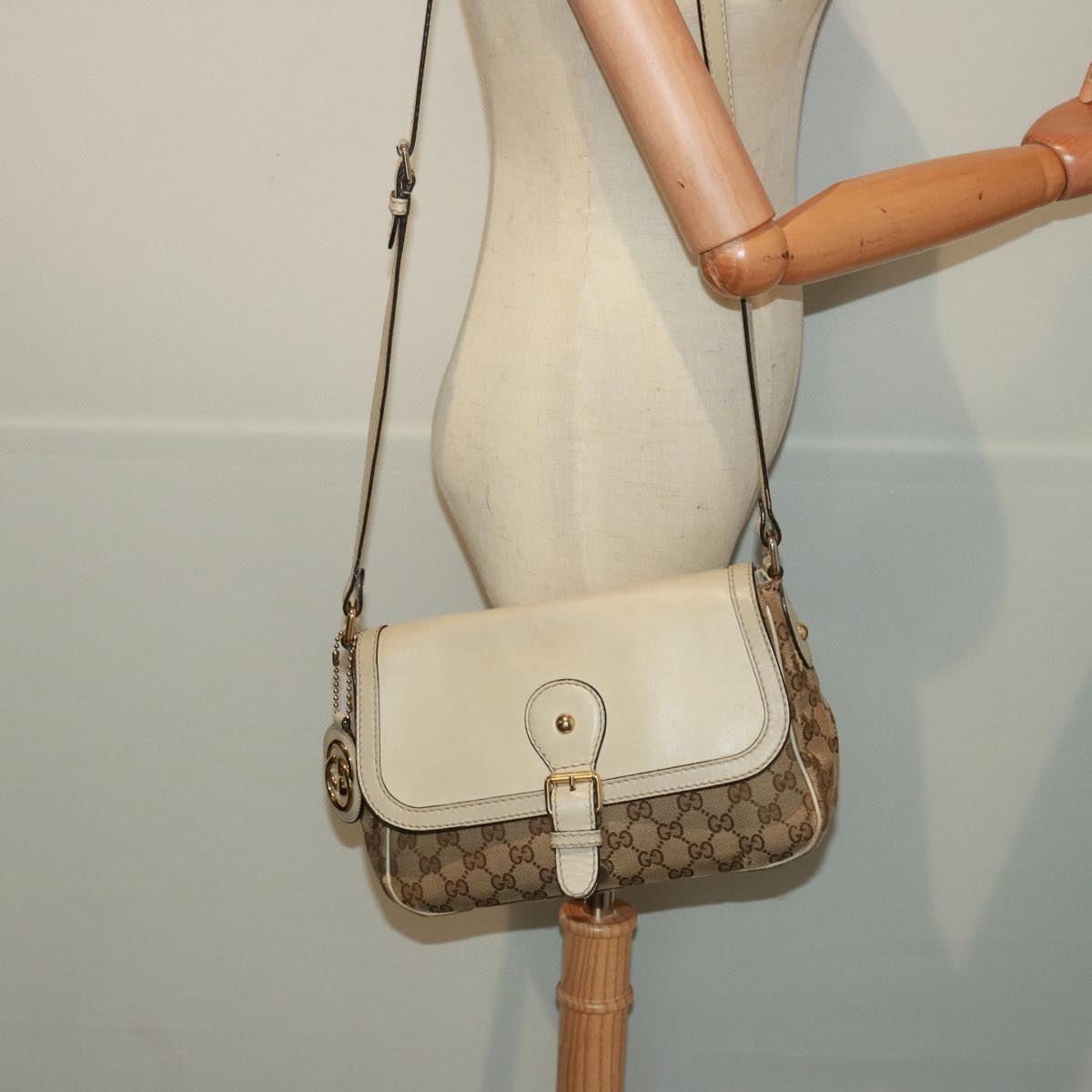GUCCI GG Canvas Shoulder Bag Beige 308452 77733