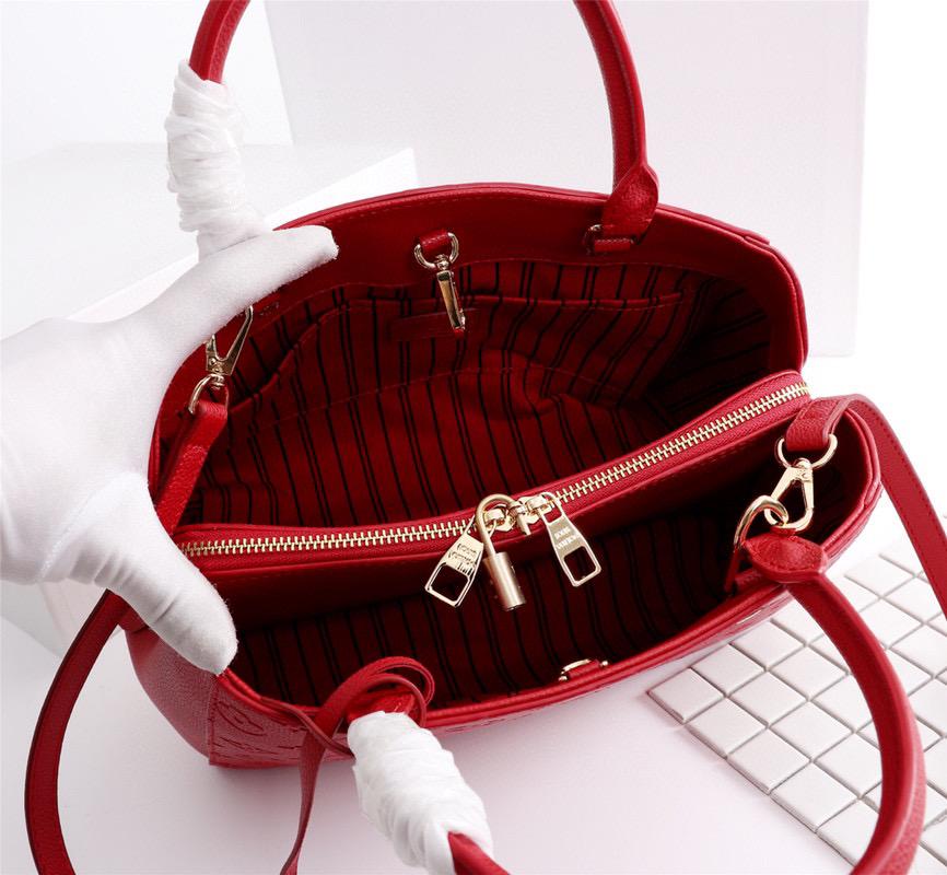 EN - New Arrival Bags LUV 040