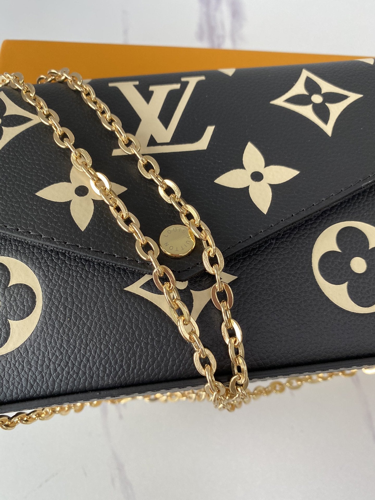 EN - New Arrival Wallet LUV 082