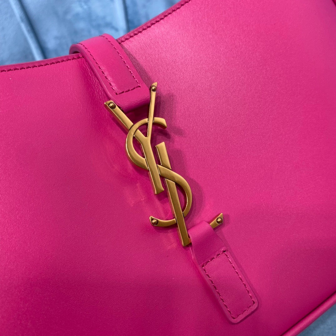 GLAMI Le 5 Ãƒâ‚¬ 7 Hobo Bag In Smooth Pink For Women 9in/23cm YSL 6572282R20W5623