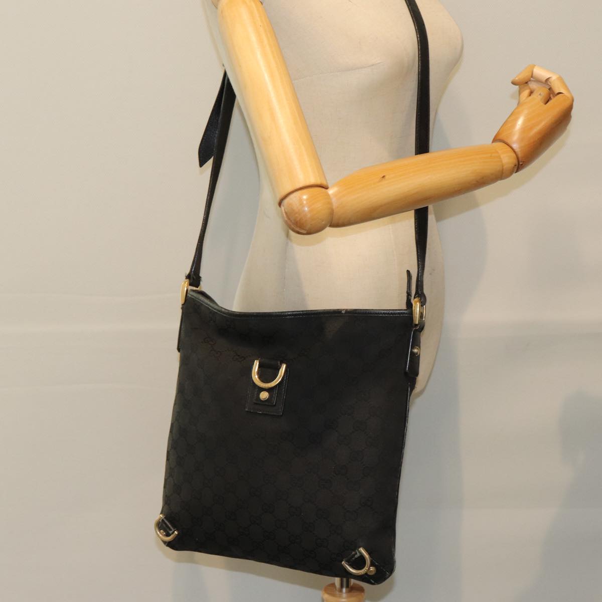 GUCCI GG Canvas Shoulder Bag Black 131326 79173