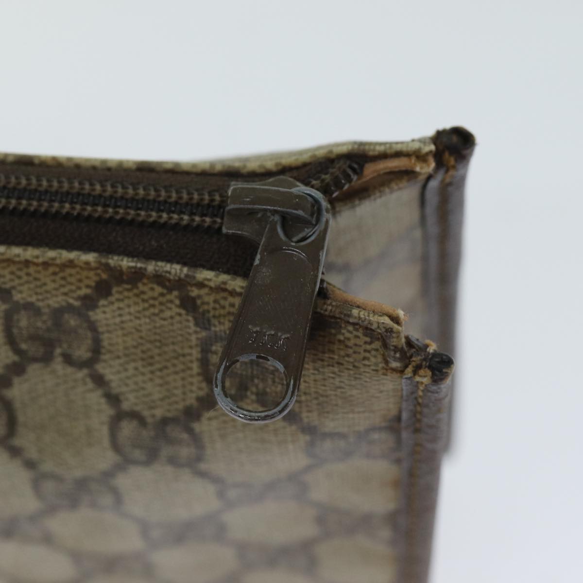 GUCCI GG Supreme Clutch Bag PVC Beige 97 01 029 79622