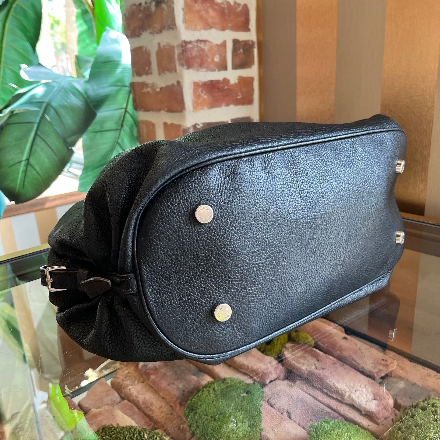 LOUIS VUITTON Mahina Leather Hobo Bag ADI1190