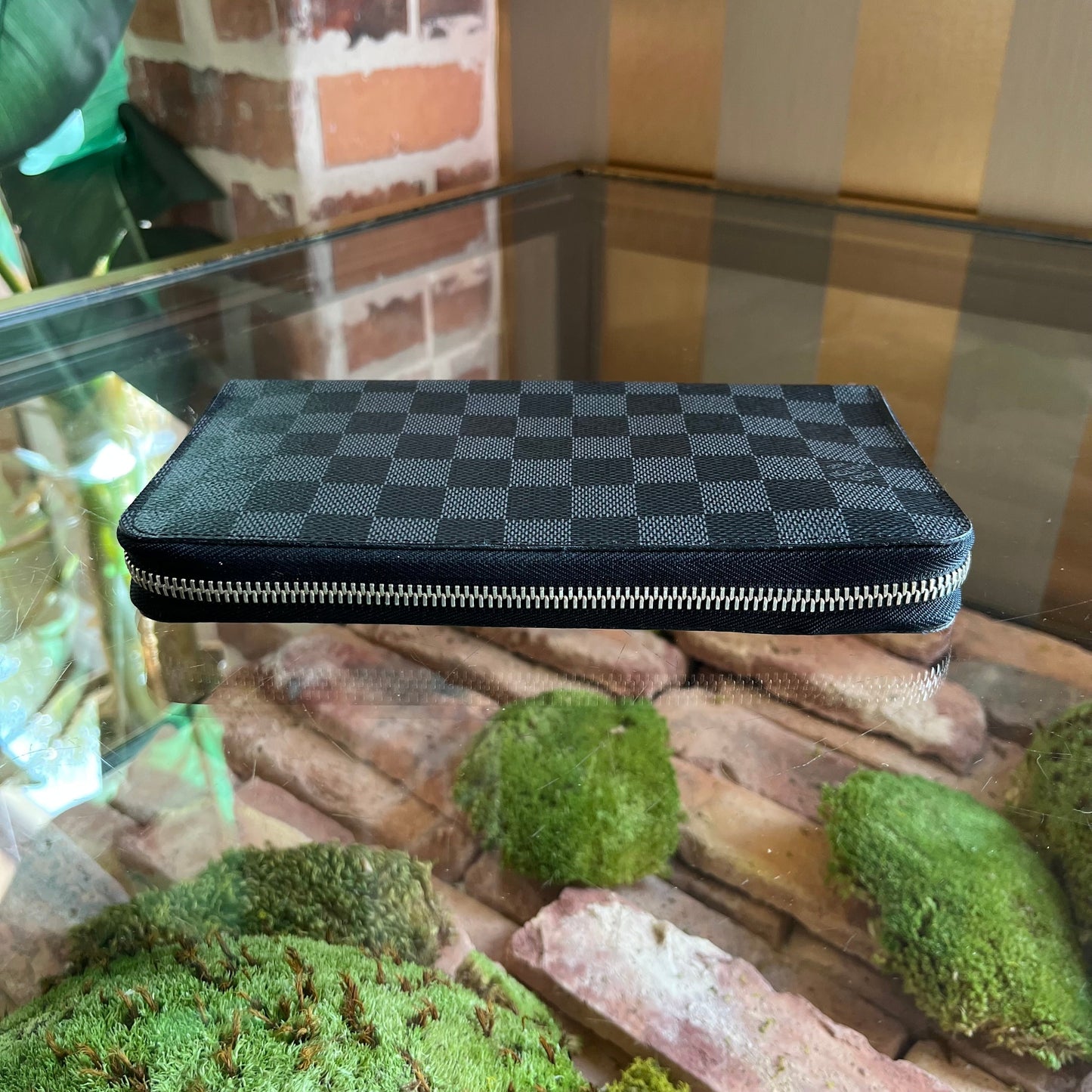 LOUIS VUITTON Damier Graphite Zippy Organizer Wallet