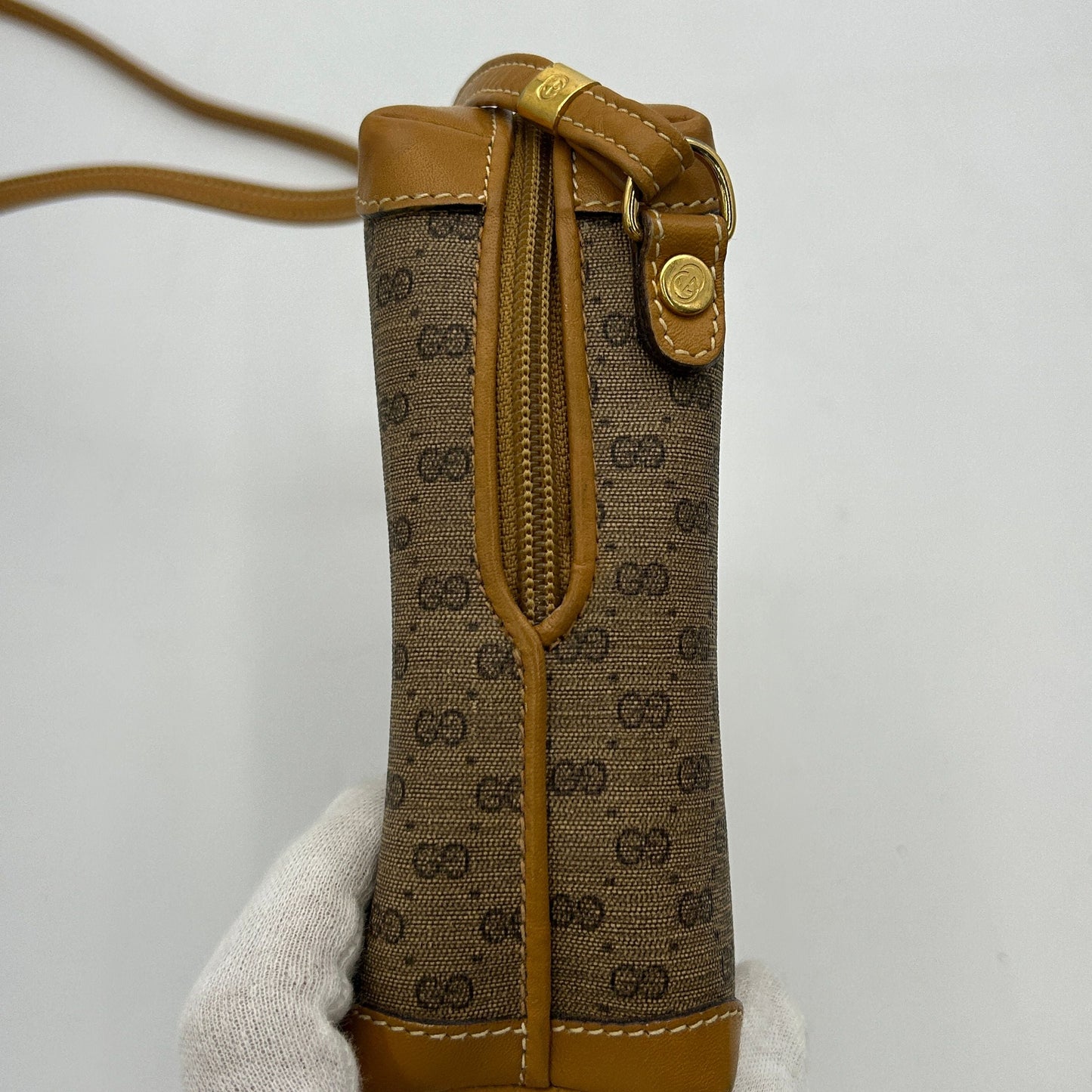 GUCCI Micro GG Supreme Shoulder Bag gu5514ee