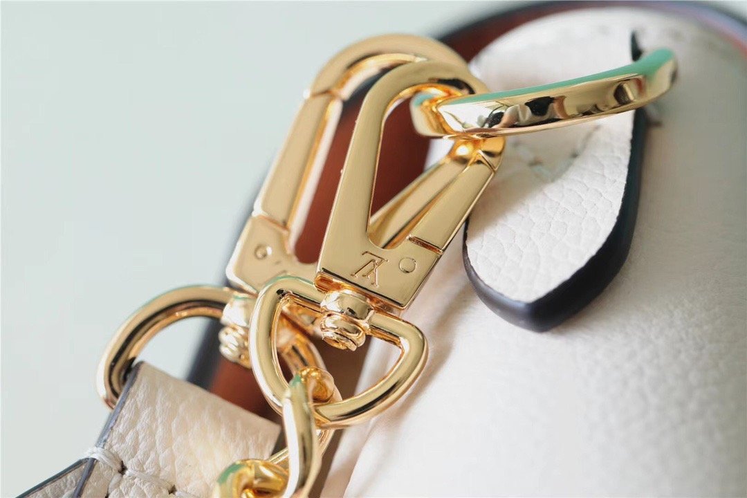 LV Lockme Tender White For Women, WomenÃ¢â‚¬â„¢s Handbags, Shoulder And Crossbody Bags 7.5in/19cm LV