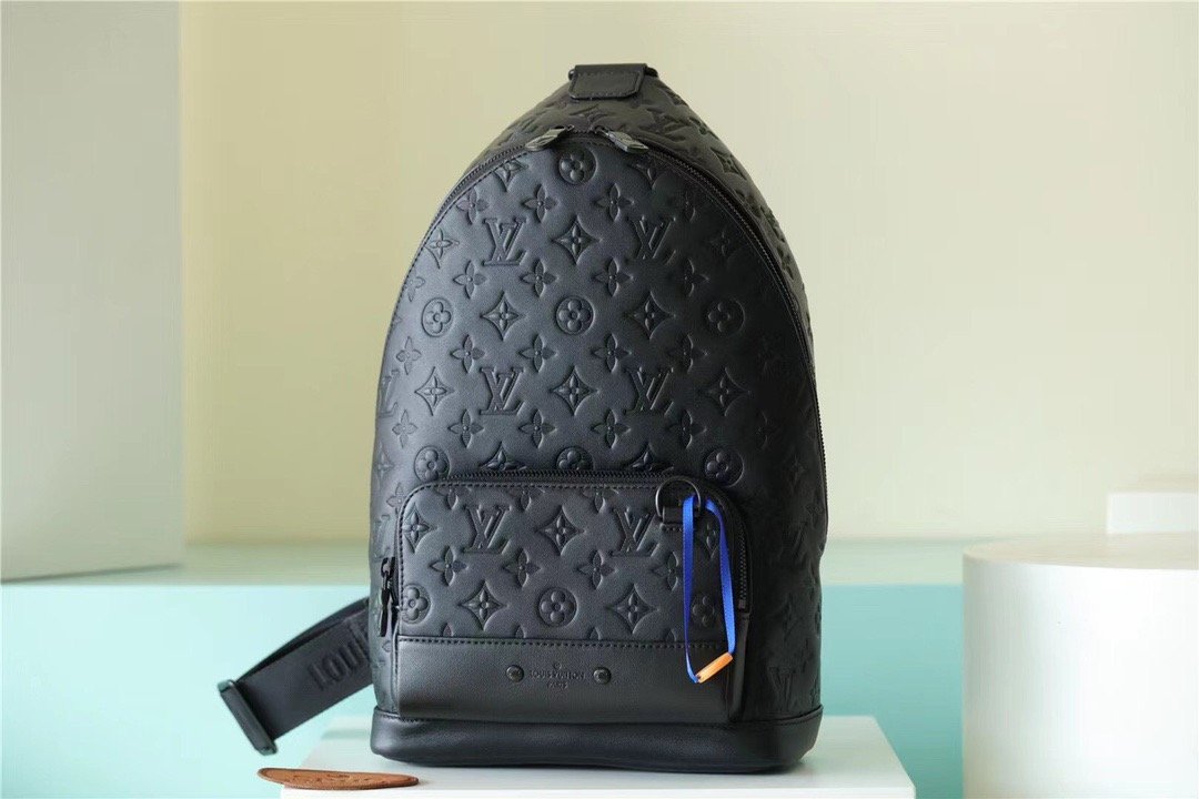 LV RaGLAMIr Slingbag Monogram Shadow Black For Men, Backpacks 16.5in/42cm LV M46107