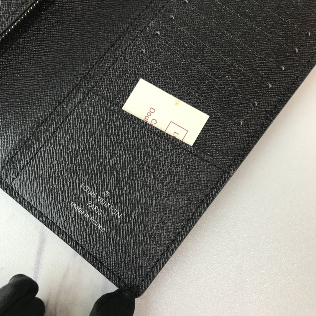 EN - New Arrival Wallet LUV 051