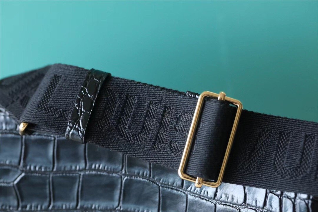 LV Coussin PM High Shiny Alligator Black For Women,  Shoulder And Crossbody Bags 10.2n/26cm LVÃ‚Â 