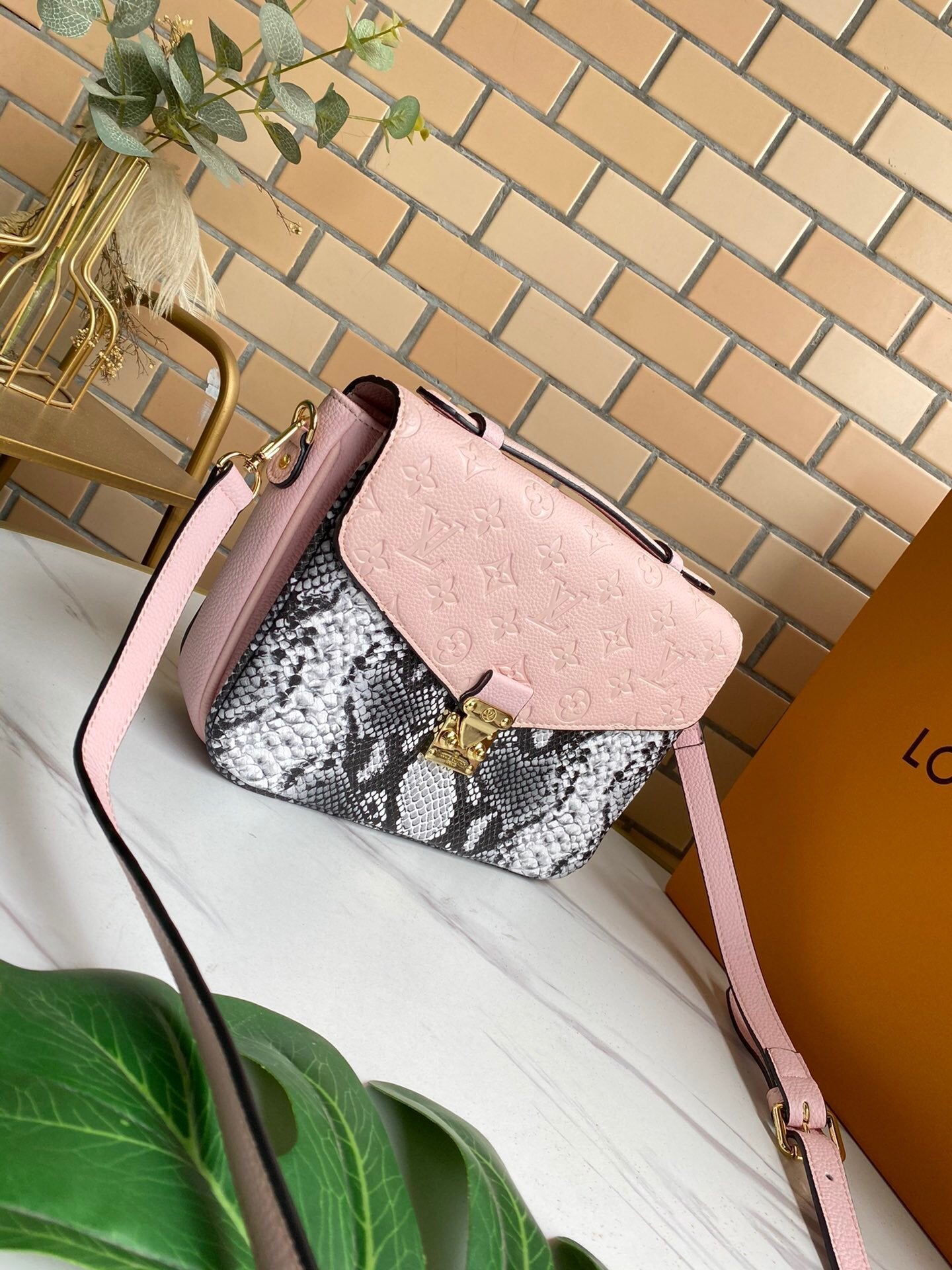 EN - New Arrival Bags LUV 126