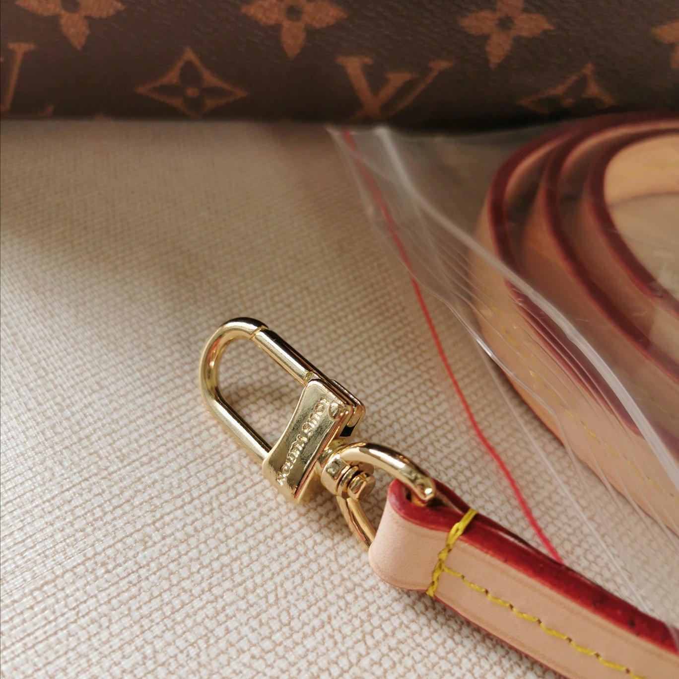 EN - New Arrival Bags LUV 255