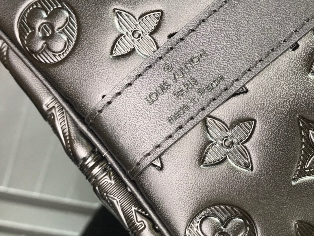 LV Keepall BandouliÃƒÂ¨re 50 Monogram Shadow For Men, Travel Bags 19.7in/50cm LV M44810