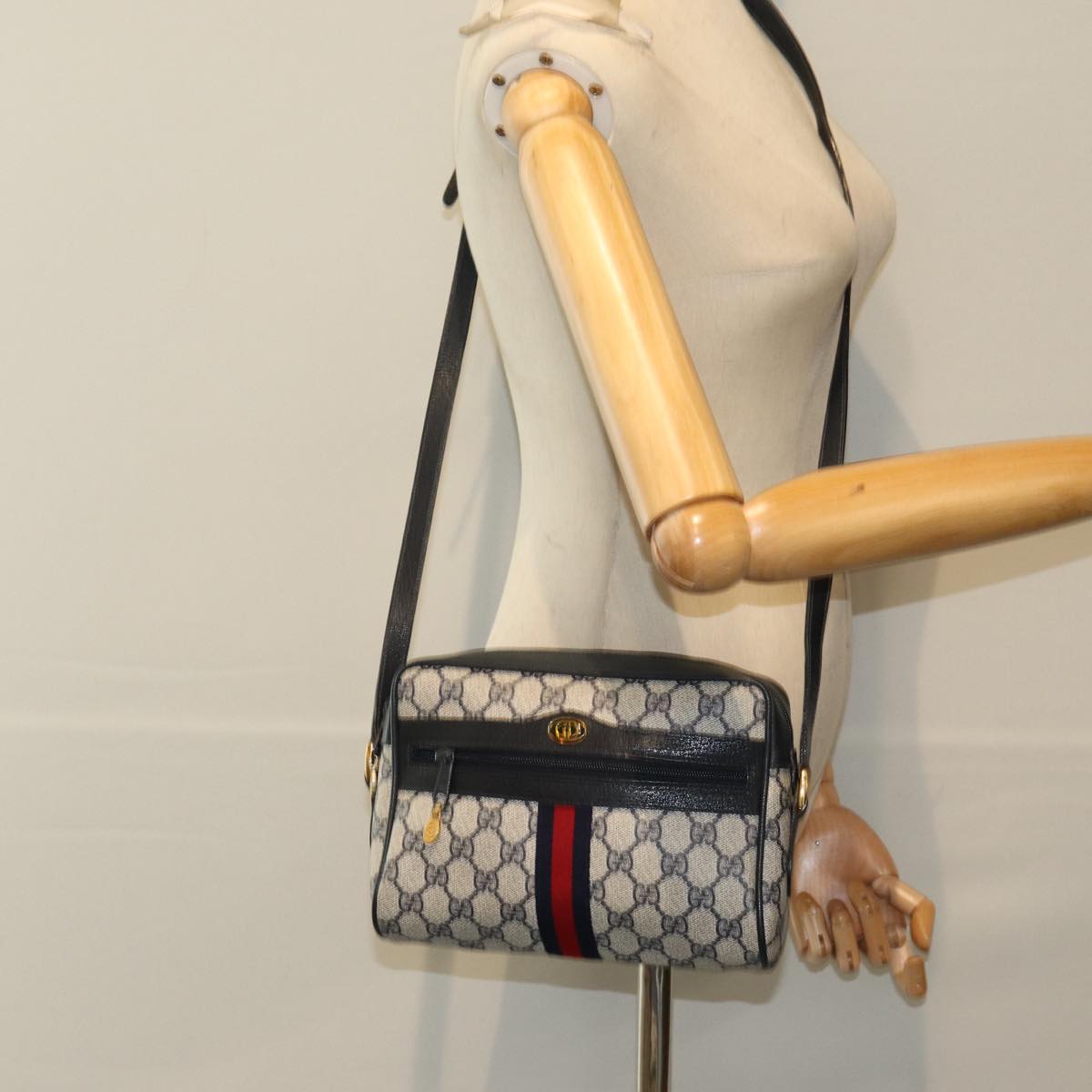 GUCCI GG Supreme Shoulder Bag PVC Leather Navy 98 02 004 80807