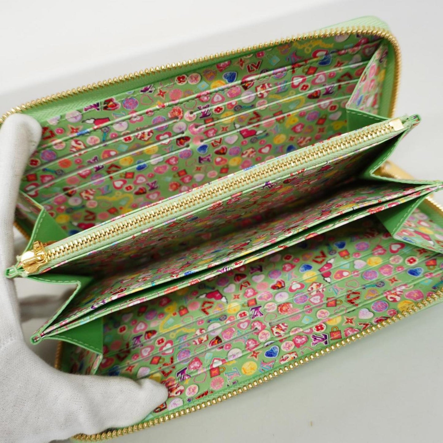 Louis Vuitton Zippy Wallet  Patent Leather Wallet  ()