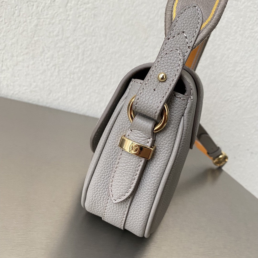 LV Point 9 Create By Nicolas GhesquieÃŒâ‚¬re With Monogram GlamIower 9.1in/22cm Grey For Women LV M55946