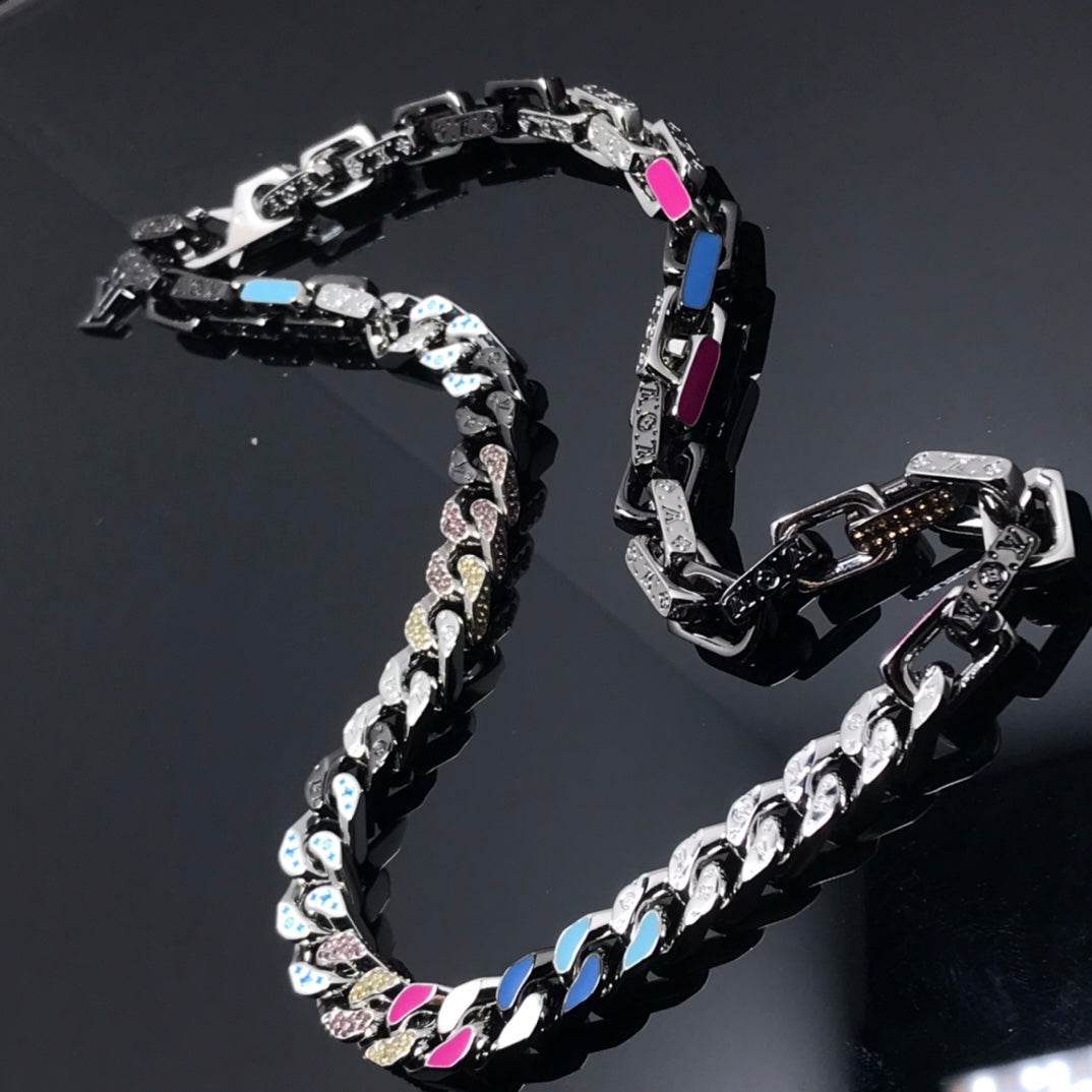 LV Necklaces 039