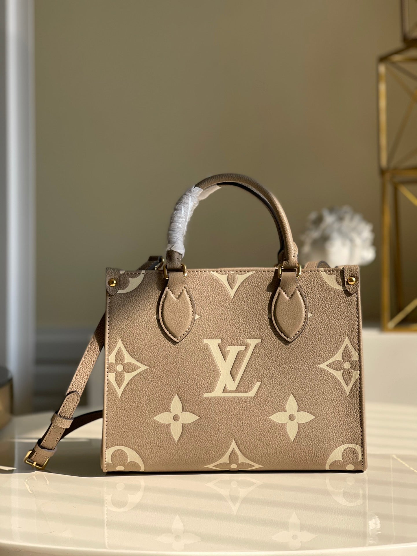 LV OnTheGo PM Tote Bag Monogram Empreinte Beige/Cream For Women, WomenÃ¢â‚¬â„¢s Handbags, Shoulder And Crossbody Bags 9.8in/25cm LV M45779