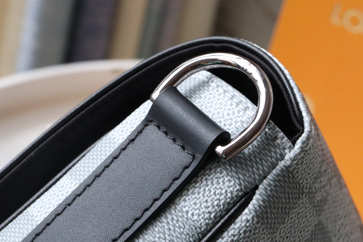 LV StuGLAMIo Messenger Damier Graphite Plaster For Men, Bags, Shoulder And Crossbody Bags 9.3in/25.3cm LV N50014