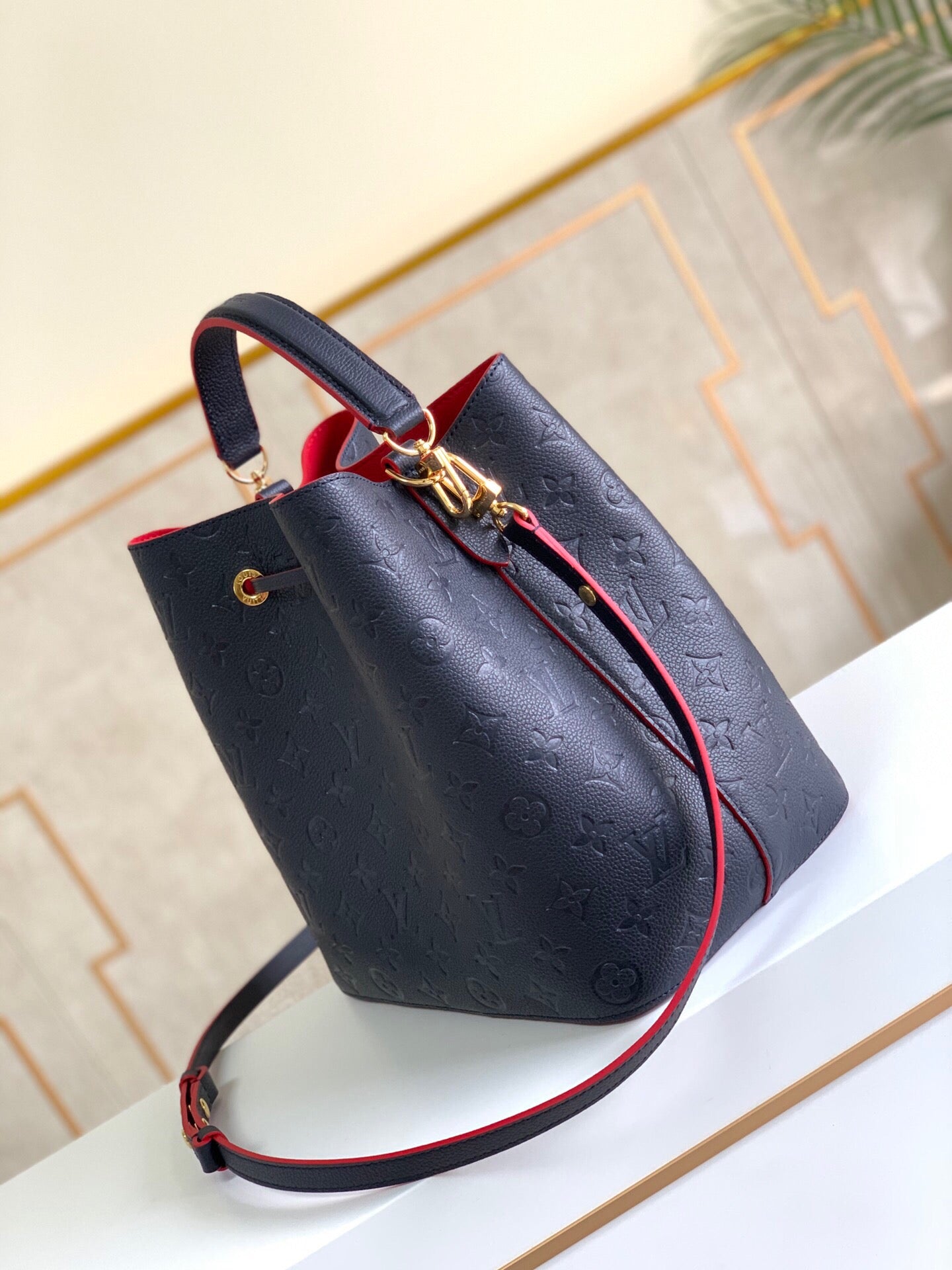 LV NeoNoe MM Bucket Bag Monogram Empreinte Navy Blue/Red For Women, WomenÃ¢â‚¬â„¢s Handbags, Shoulder And Crossbody Bags 10.2in/26cm LV M45306