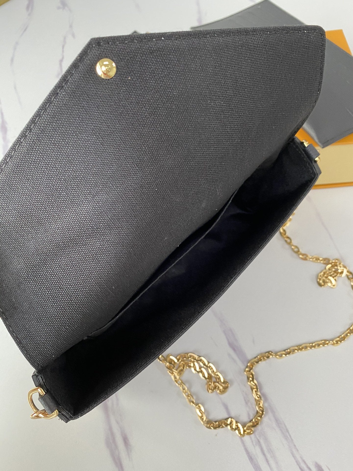 EN - New Arrival Wallet LUV 082