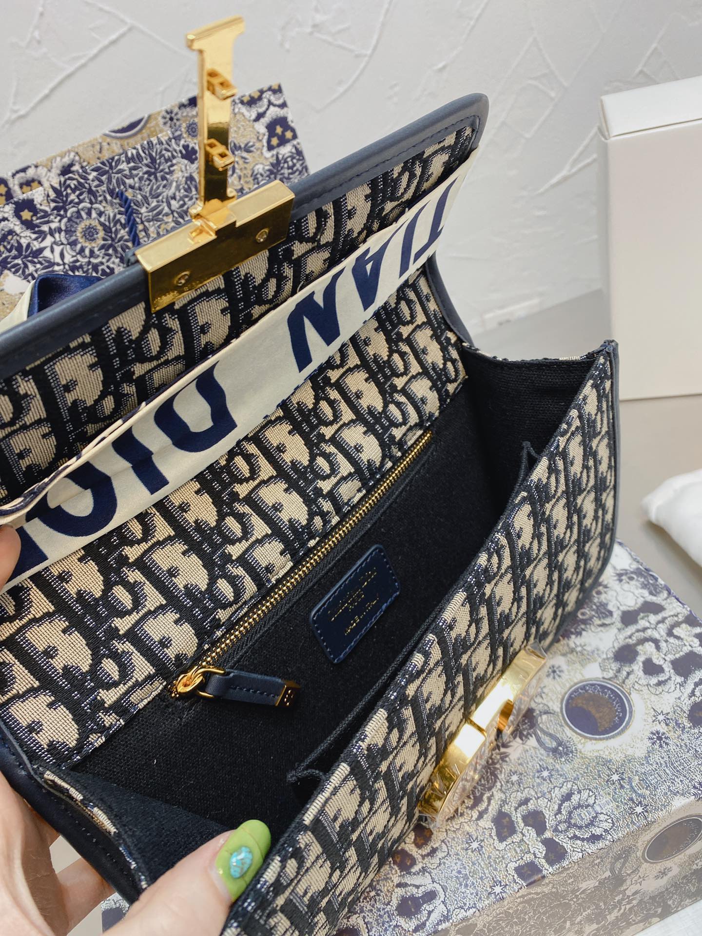 EN - New Arrival Bags DIR 060
