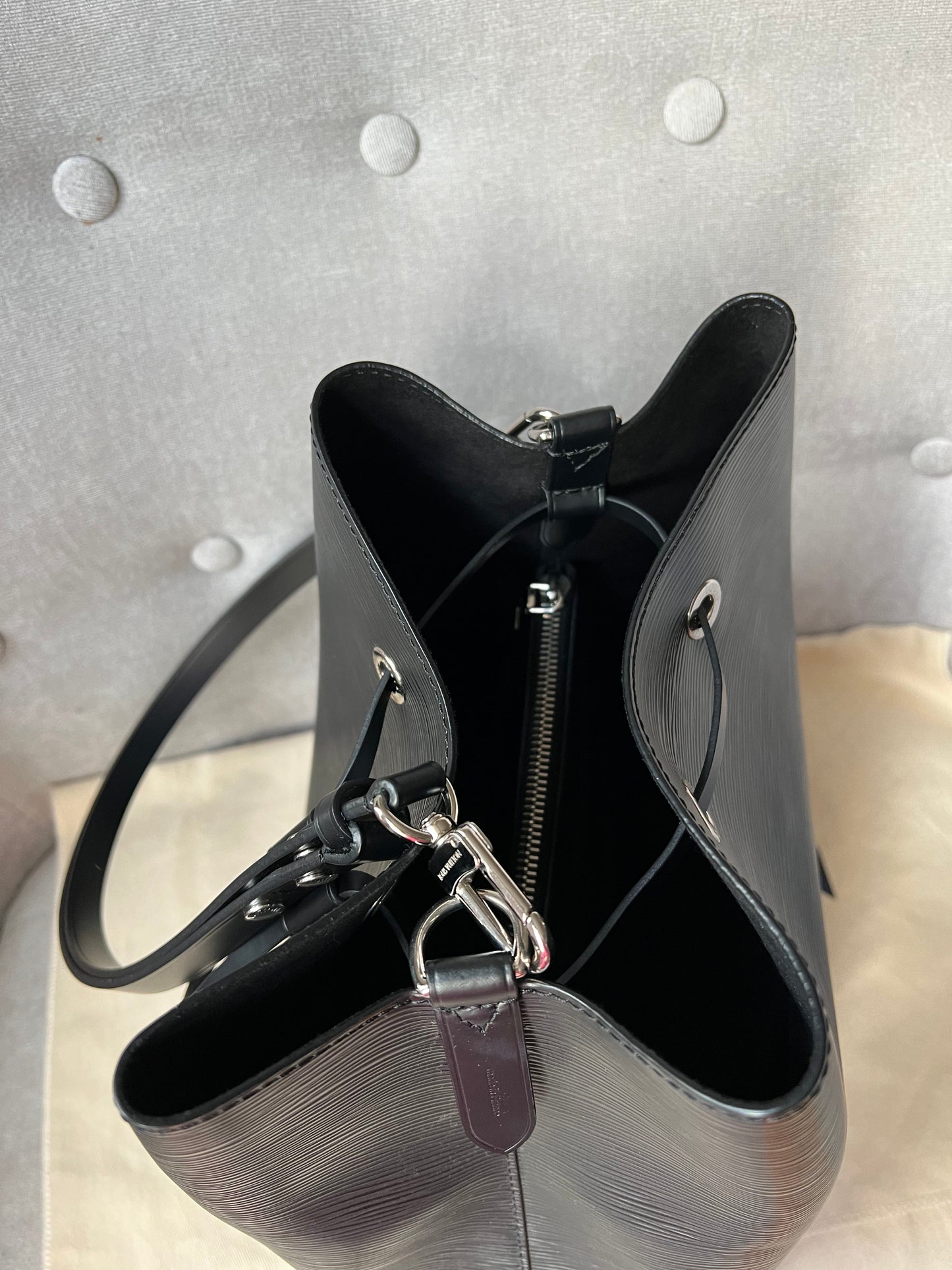 Louis Vuitton Neo Noe Bucket Bag Black Epi (RRP £1,930)