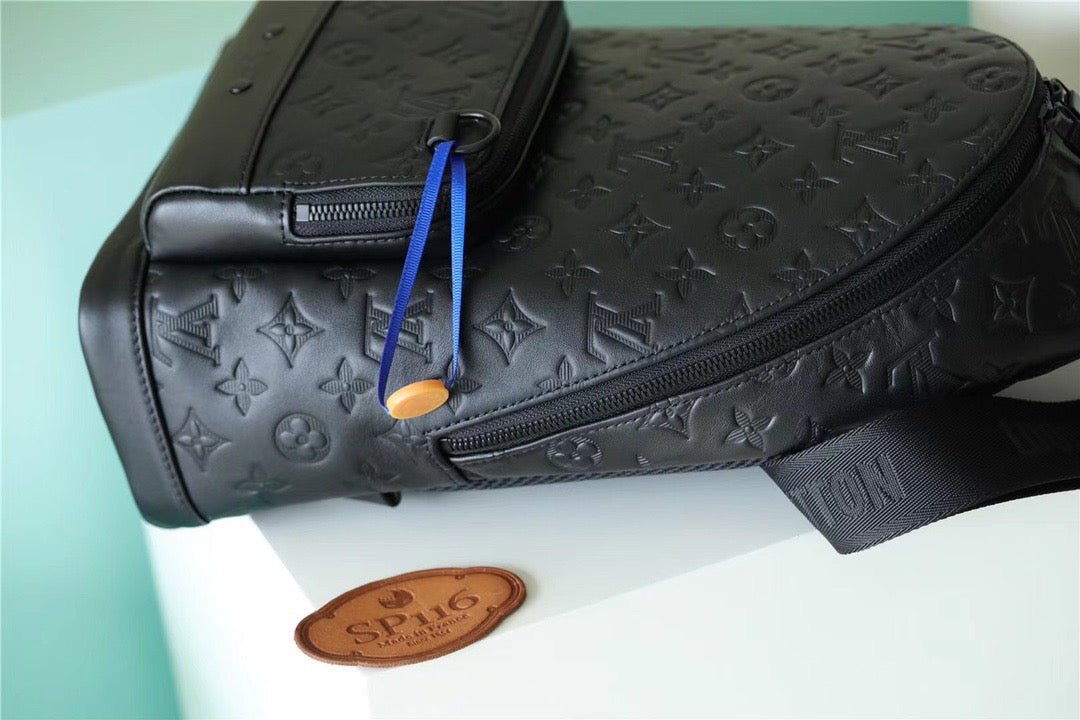 LV RaGLAMIr Slingbag Monogram Shadow Black For Men, Backpacks 16.5in/42cm LV M46107