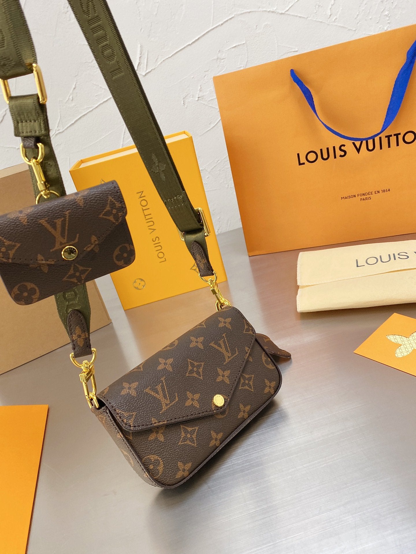 EN - New Arrival Bags LUV 066