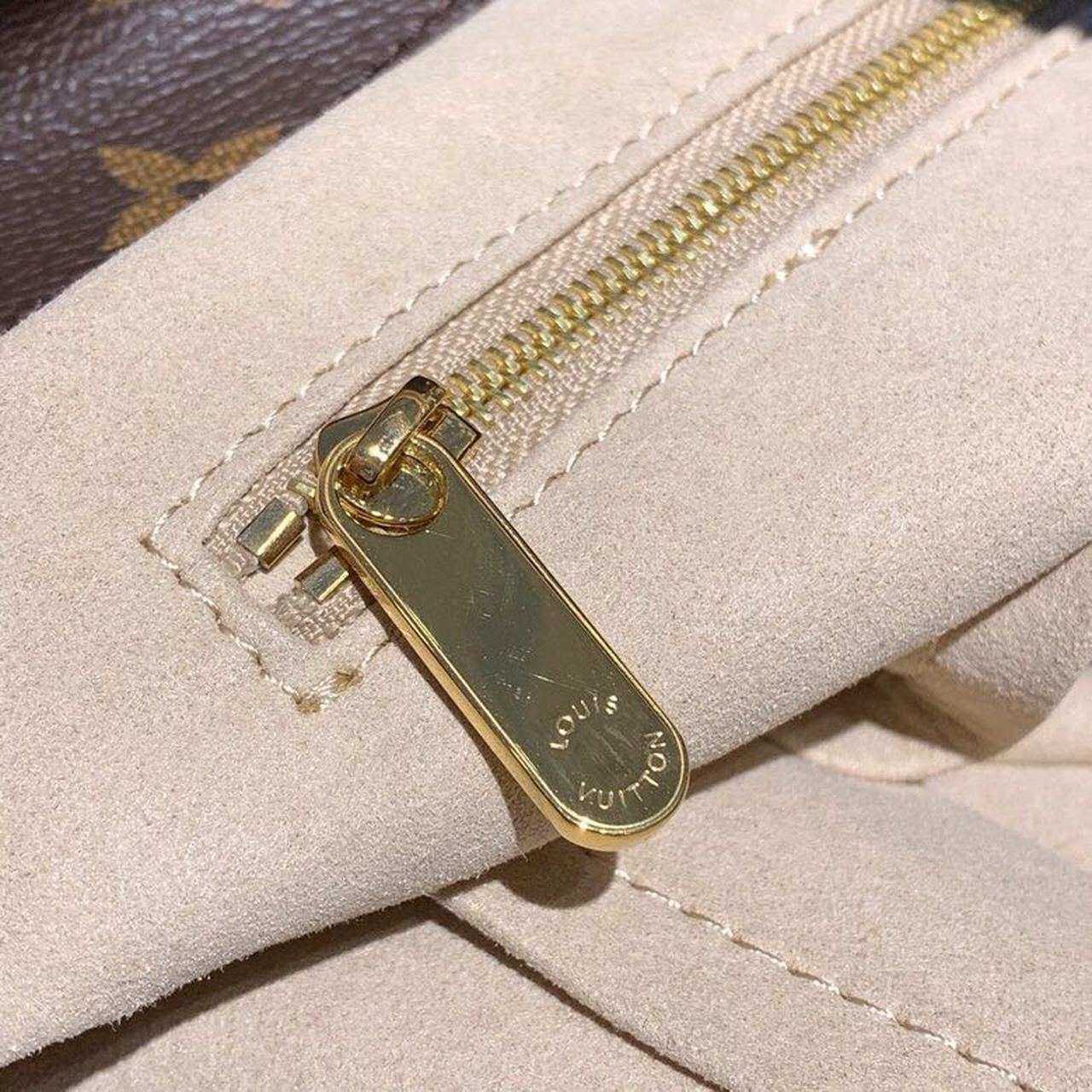 LV Artsy MM Monogram Canvas For Women, WomenÃ¢â‚¬â„¢s Handbags 16.1in/41cm LV M44869