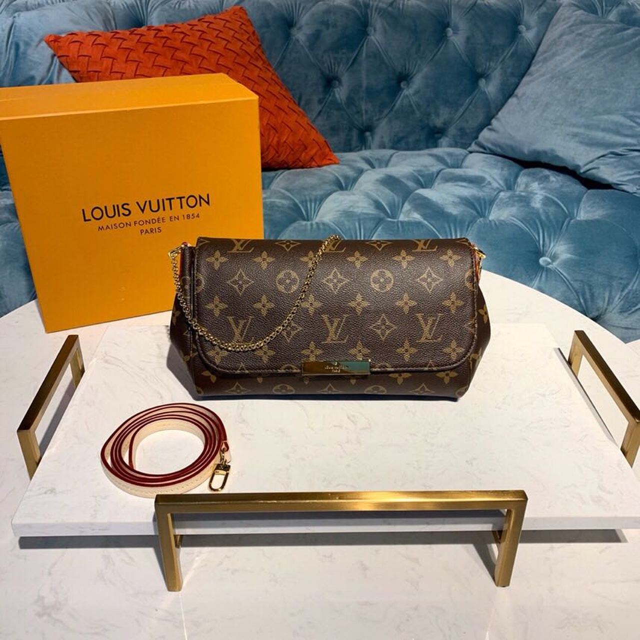 LV Favorite PM Monogram Canvas For Women, WomenÃ¢â‚¬â„¢s Handbags, Shoulder And Crossbody Bags 10.2in/26cm LV M40717