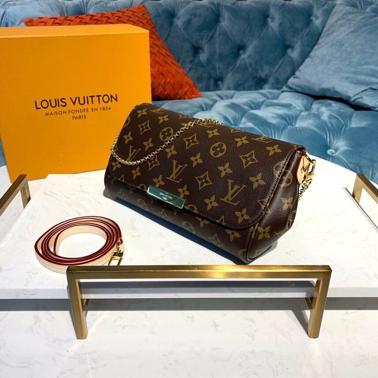 LV Favorite PM Monogram Canvas For Women, WomenÃ¢â‚¬â„¢s Handbags, Shoulder And Crossbody Bags 10.2in/26cm LV M40717